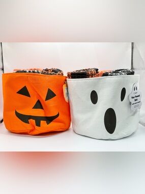 Revo Halloween canvas pumpkin and ghost Baskets with 3 tea towels in each (2)